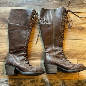 Boots, lace up with zipper